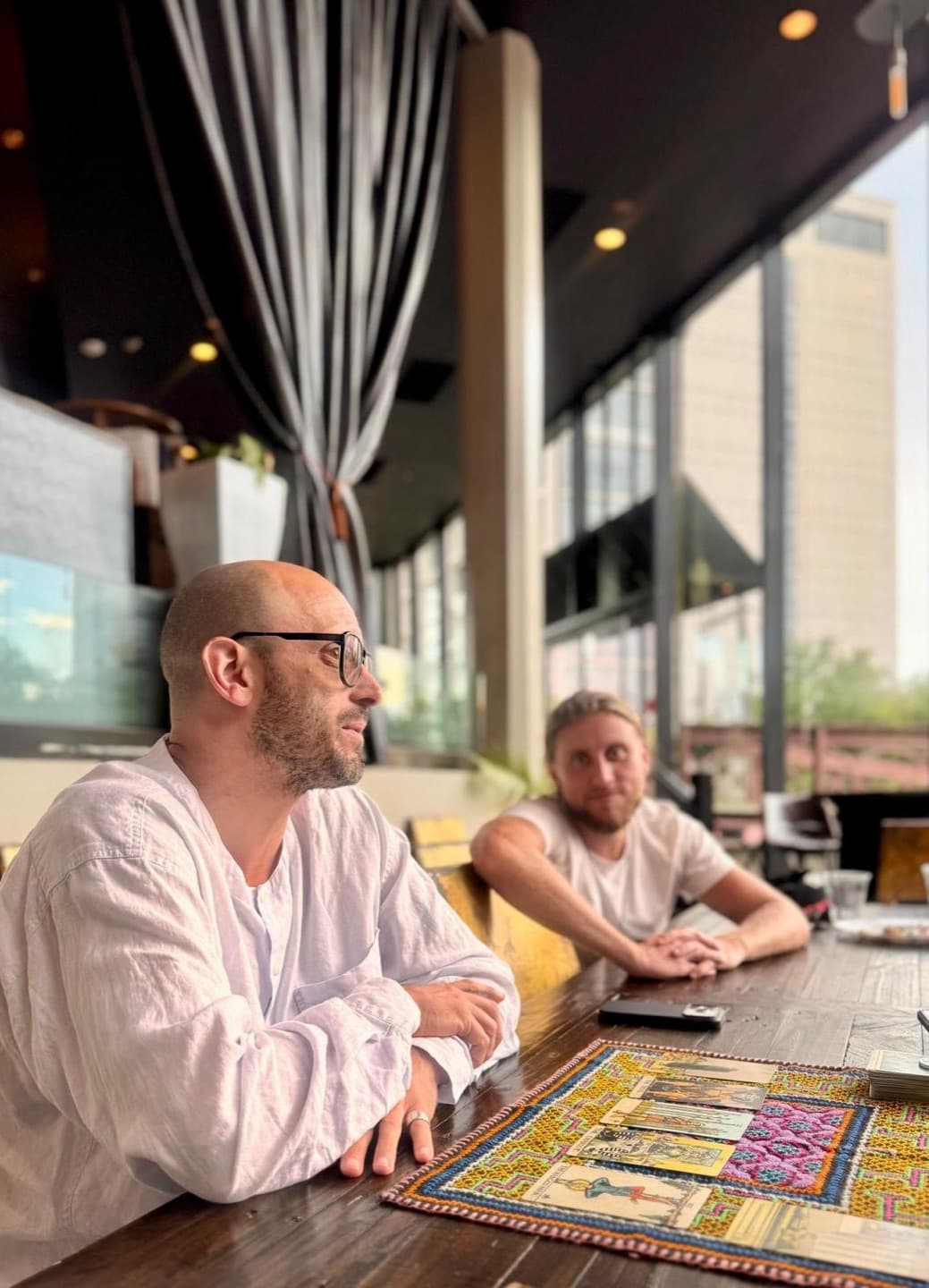 Greg Bresnitz reading cards with a founder at a table